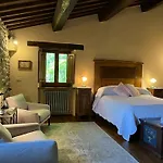 Restored Country Estate Between Tuscany And Umbria *