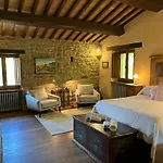 Restored Country Estate Between Tuscany And Umbria בית נופש